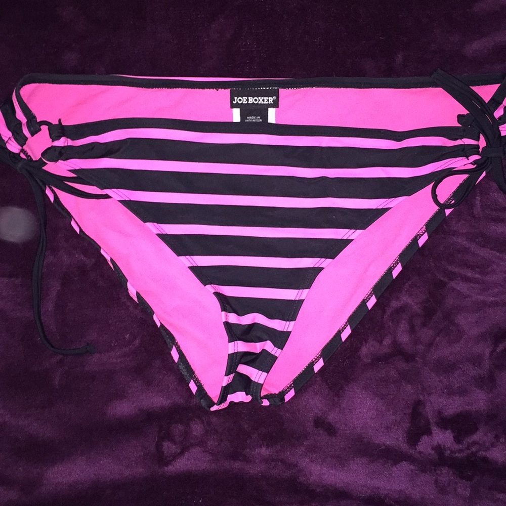 Bathing suits - Picture 2 of 5